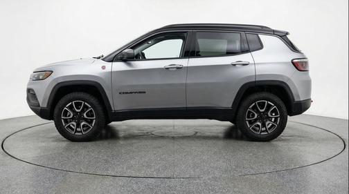 Silver Zynith Metallic Clearcoat 2025 Jeep Compass Trailhawk