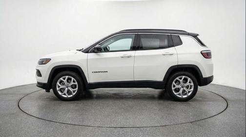 Bright White Clearcoat 2025 Jeep Compass Latitude