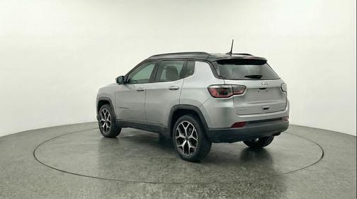 Silver Zynith Metallic Clearcoat 2025 Jeep Compass Limited
