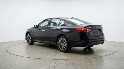 Super Black 2025 Nissan Altima SV FWD