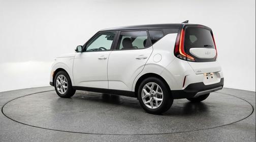 Snow White Pearl 2025 Kia Soul LX