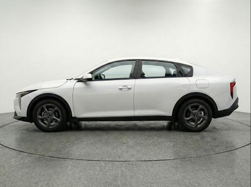 Snow White Pearl 2025 Kia K4 LXS
