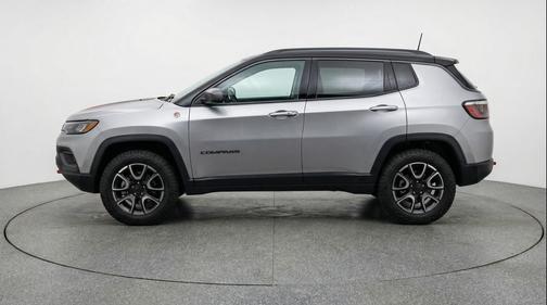 Silver Zynith Metallic Clearcoat 2025 Jeep Compass Trailhawk