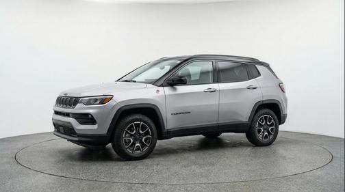Silver Zynith Metallic Clearcoat 2025 Jeep Compass Trailhawk