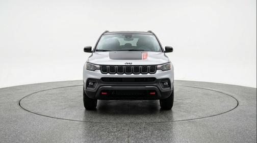 Silver Zynith Metallic Clearcoat 2025 Jeep Compass Trailhawk