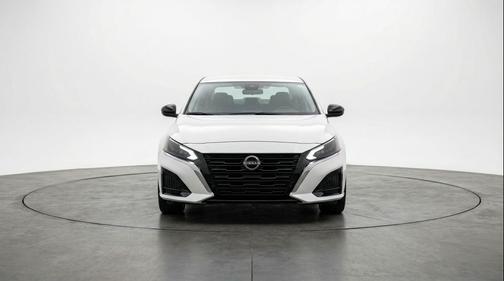Glacier White 2025 Nissan Altima SV FWD