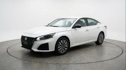 Glacier White 2025 Nissan Altima SV FWD