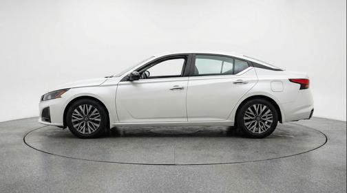 Glacier White 2025 Nissan Altima SV FWD