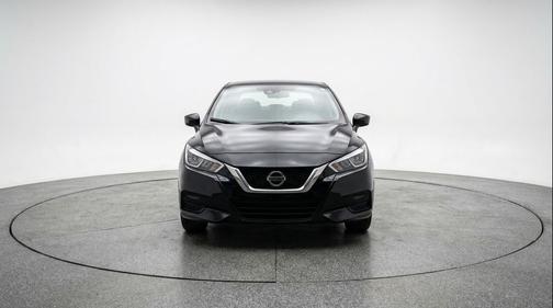 Super Black 2025 Nissan Versa 1.6 SV