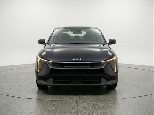 Aurora Black Pearl 2025 Kia K4 LXS