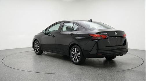 Super Black 2025 Nissan Versa 1.6 SV