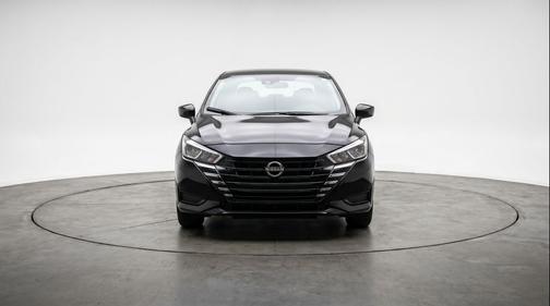 Super Black 2025 Nissan Versa 1.6 SV