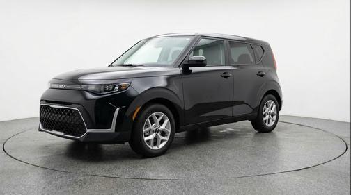 Fusion Black 2025 Kia Soul LX