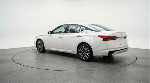 Glacier White 2025 Nissan Altima SV FWD