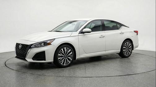Glacier White 2025 Nissan Altima SV FWD