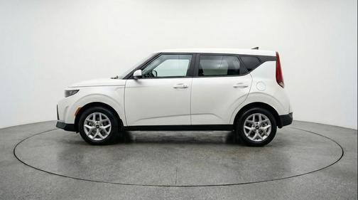Snow White Pearl 2025 Kia Soul LX