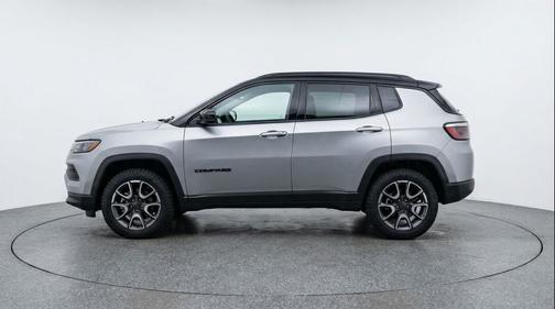 Silver Zynith Metallic Clearcoat 2025 Jeep Compass Trailhawk