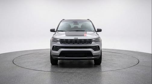 Silver Zynith Metallic Clearcoat 2025 Jeep Compass Trailhawk