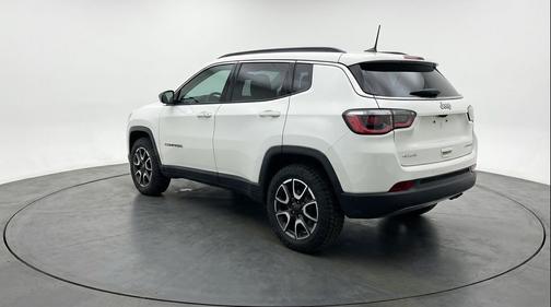 Bright White Clearcoat 2025 Jeep Compass Trailhawk