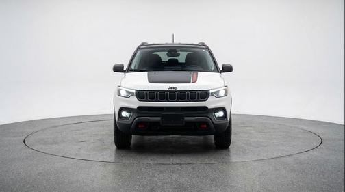 Bright White Clearcoat 2025 Jeep Compass Trailhawk