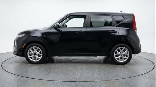 Fusion Black 2025 Kia Soul LX