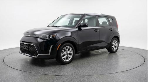 Fusion Black 2025 Kia Soul LX