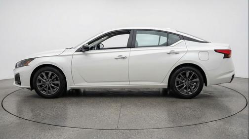 Glacier White 2025 Nissan Altima SV FWD