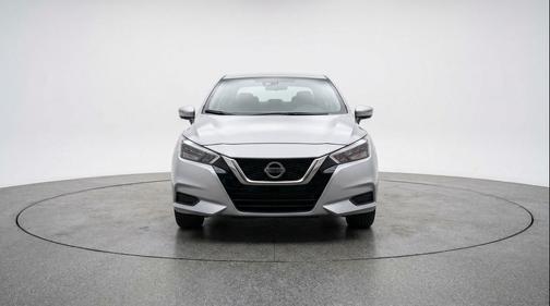 Brilliant Silver Metallic 2025 Nissan Versa 1.6 SV