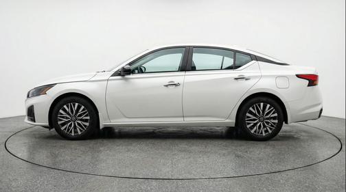Glacier White 2025 Nissan Altima SV FWD