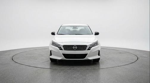 Glacier White 2025 Nissan Altima SV FWD
