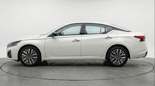 Glacier White 2025 Nissan Altima SV FWD