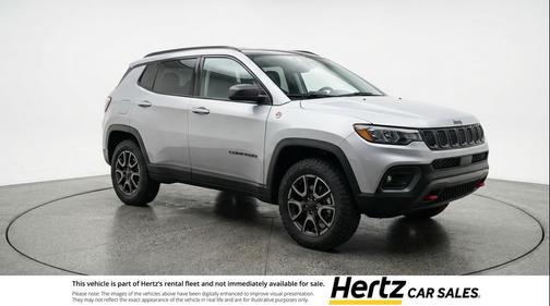 Silver Zynith Metallic Clearcoat 2025 Jeep Compass Trailhawk