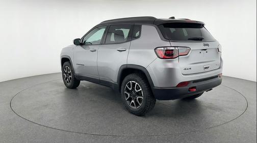 Silver Zynith Metallic Clearcoat 2025 Jeep Compass Trailhawk