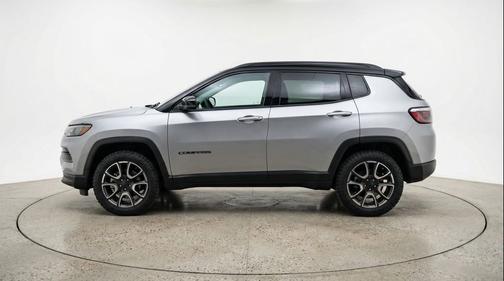 Silver Zynith Metallic Clearcoat 2025 Jeep Compass Trailhawk
