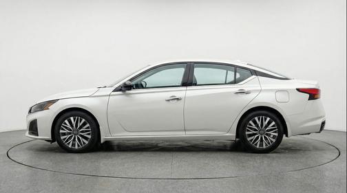 Glacier White 2025 Nissan Altima SV FWD