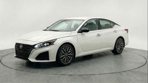 Glacier White 2025 Nissan Altima SV FWD