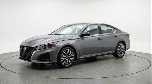 Gun Metallic 2025 Nissan Altima SV FWD