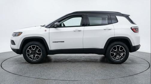 Bright White Clearcoat 2025 Jeep Compass Trailhawk