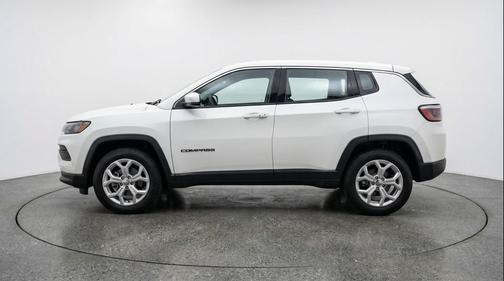 Bright White Clearcoat 2025 Jeep Compass Latitude