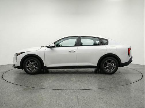 Snow White Pearl 2025 Kia K4 LXS