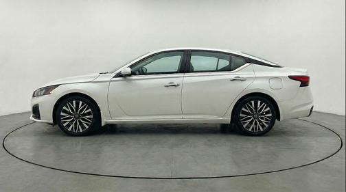 Glacier White 2025 Nissan Altima SV FWD