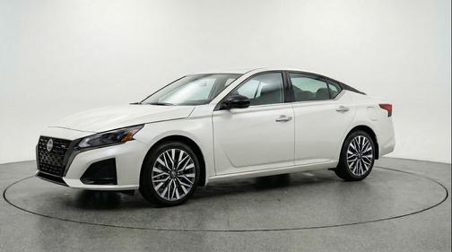 Glacier White 2025 Nissan Altima SV FWD