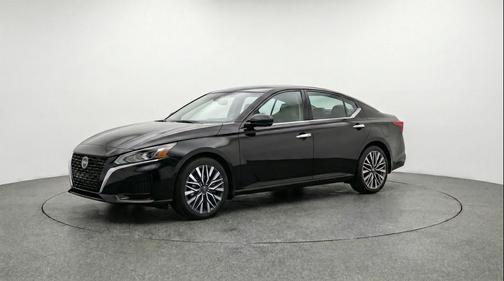 Super Black 2025 Nissan Altima SV FWD
