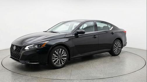 Super Black 2025 Nissan Altima SV FWD