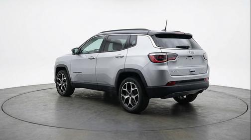 Silver Zynith Metallic Clearcoat 2025 Jeep Compass Limited