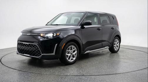 Fusion Black 2025 Kia Soul LX