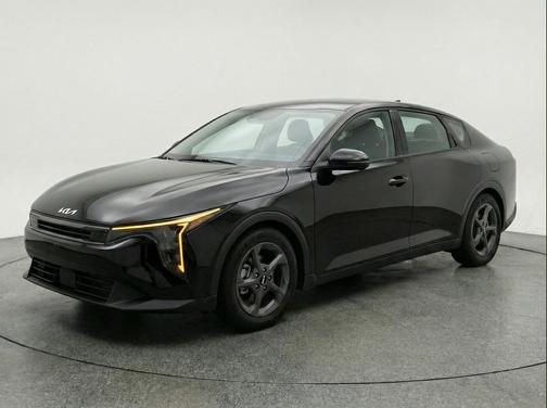 Aurora Black Pearl 2025 Kia K4 LXS