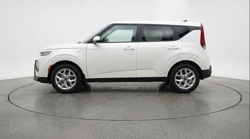 Snow White Pearl 2025 Kia Soul LX