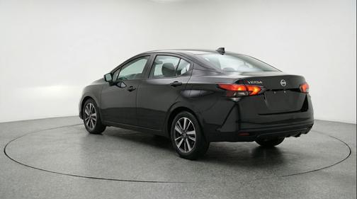 Super Black 2025 Nissan Versa 1.6 SV