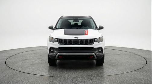 Bright White Clearcoat 2025 Jeep Compass Trailhawk